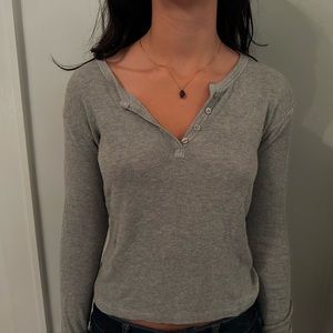 long sleeve gray ribbed henley top